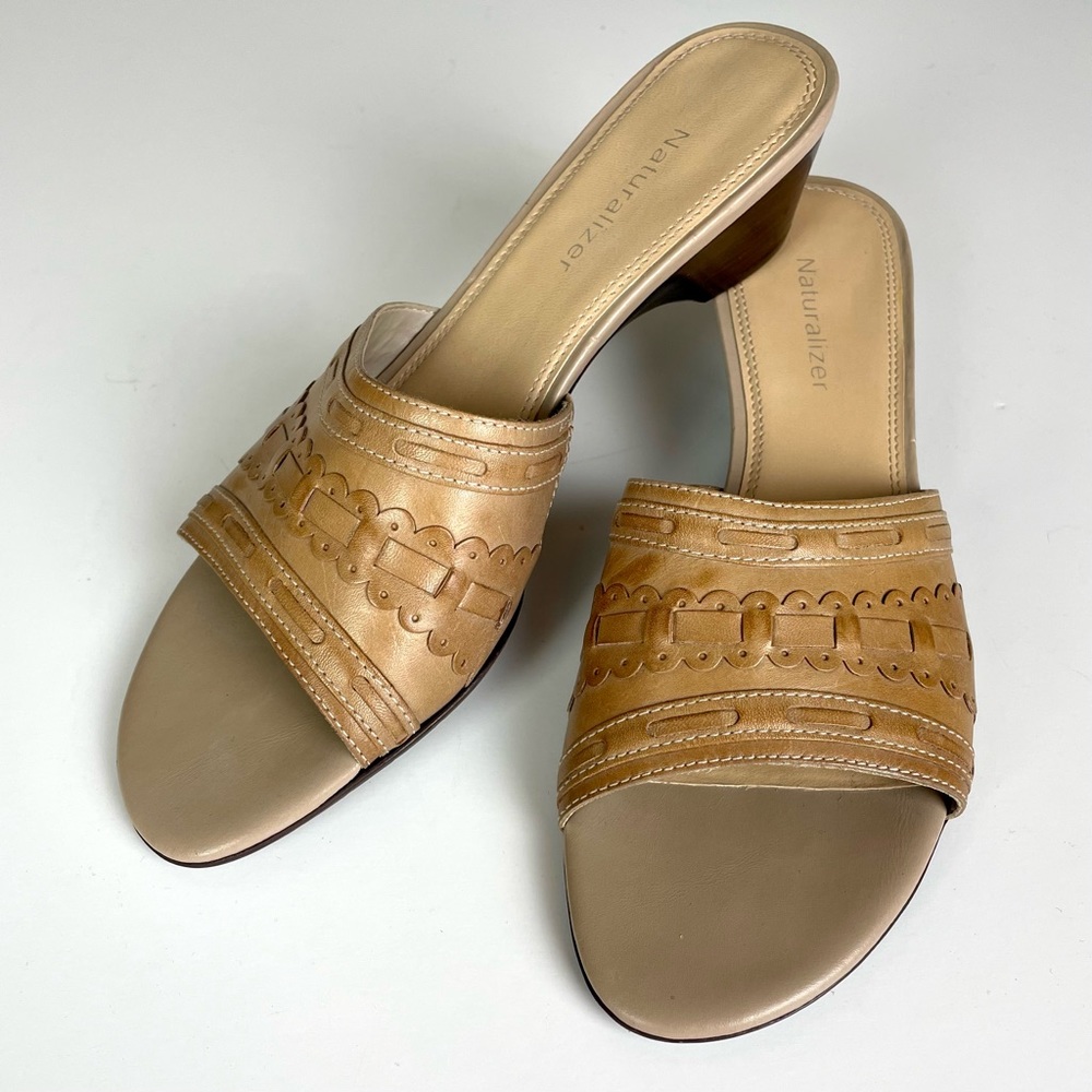 Naturalizer Size 7 S (Narrow) VTG Leather Slip On Sandals with Heel
